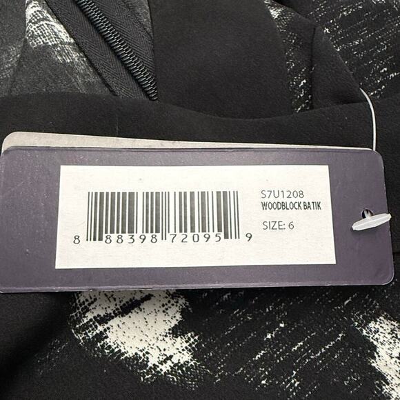 NYDJ Jumpsuit Womens Size 6 Milly Printed Black Woodblock Batik Romper New - Picture 4 of 13